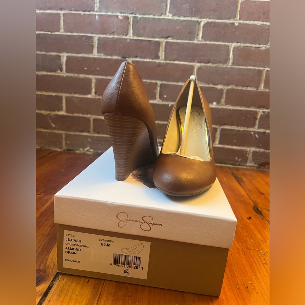 Jessica Simpson Sampson Wedge in Almond Grain - Size. 8.5 - New in box